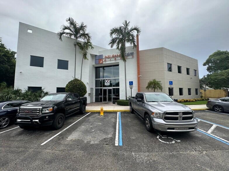 1002 E Newport Center Dr, Deerfield Beach, FL à louer - Photo de l’immeuble – Image 2 sur 23