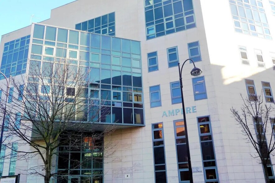 8 Rue Eugène Et Armand Peugeot, Rueil-Malmaison à louer - Photo de l’immeuble – Image 3 sur 4