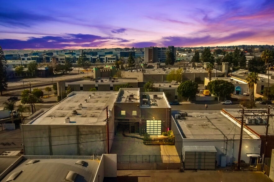 3058 N Lima St, Burbank, CA à vendre - Photo de l’immeuble – Image 2 sur 50