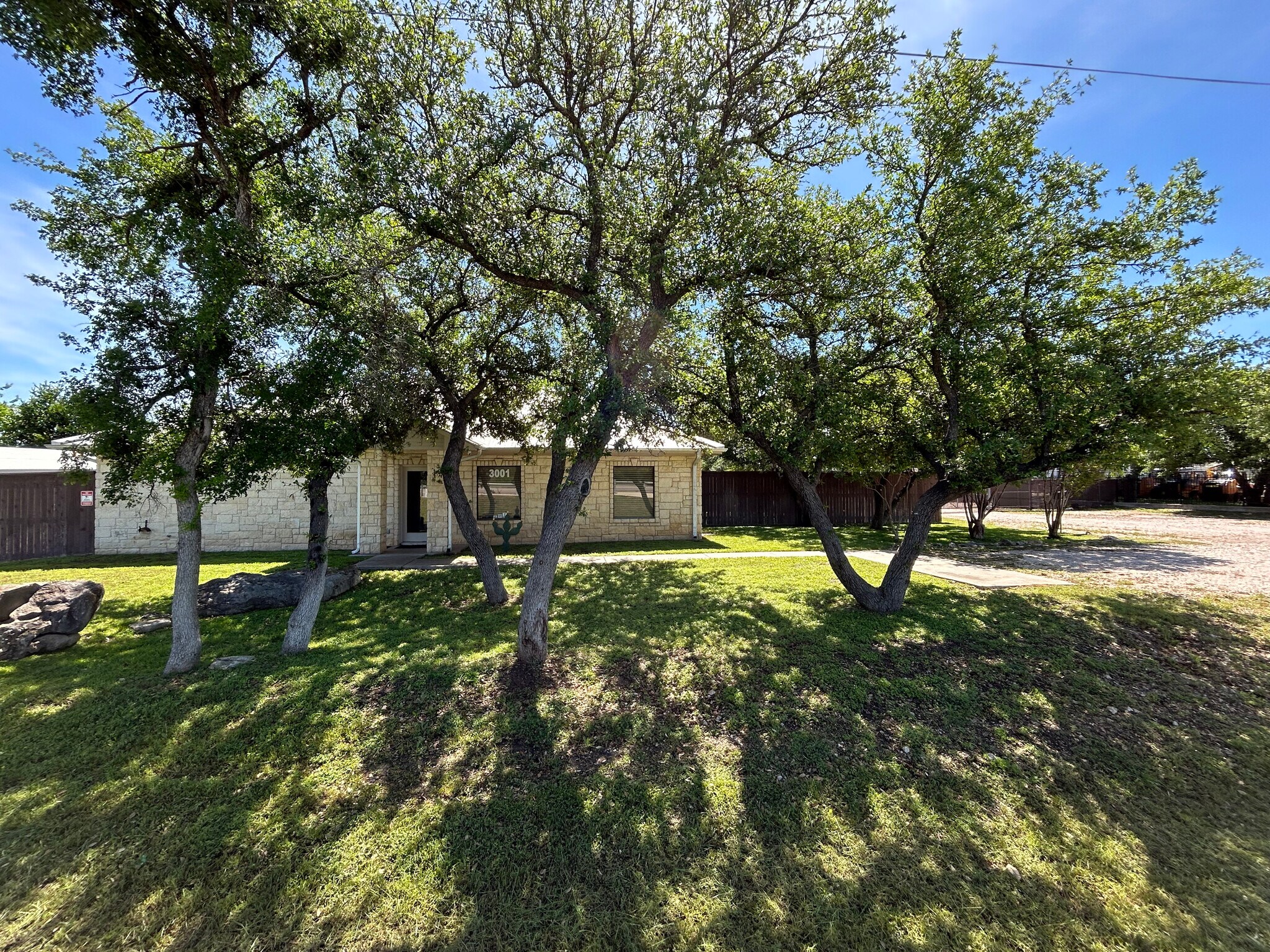 3001 Hwy 281 S, Marble Falls, TX à louer Photo de l’immeuble– Image 1 sur 9