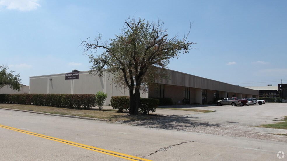 1737 Stebbins Dr, Houston, TX à louer - Photo principale – Image 1 sur 2