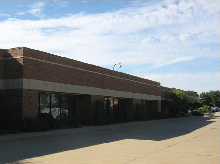 1549 Boettler Rd, Uniontown, OH à louer - Photo de l’immeuble – Image 3 sur 3