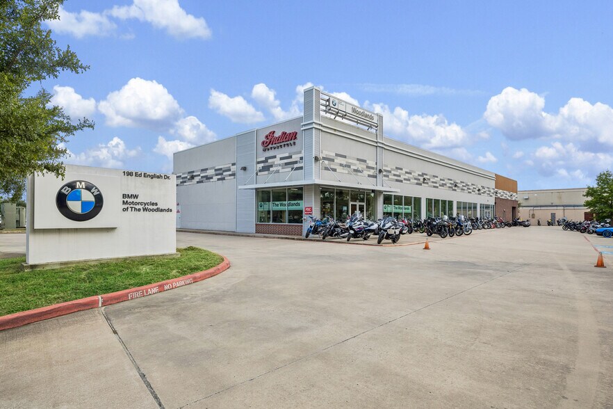 198 Ed English Dr, Shenandoah, TX à vendre - Photo de l’immeuble – Image 3 sur 13