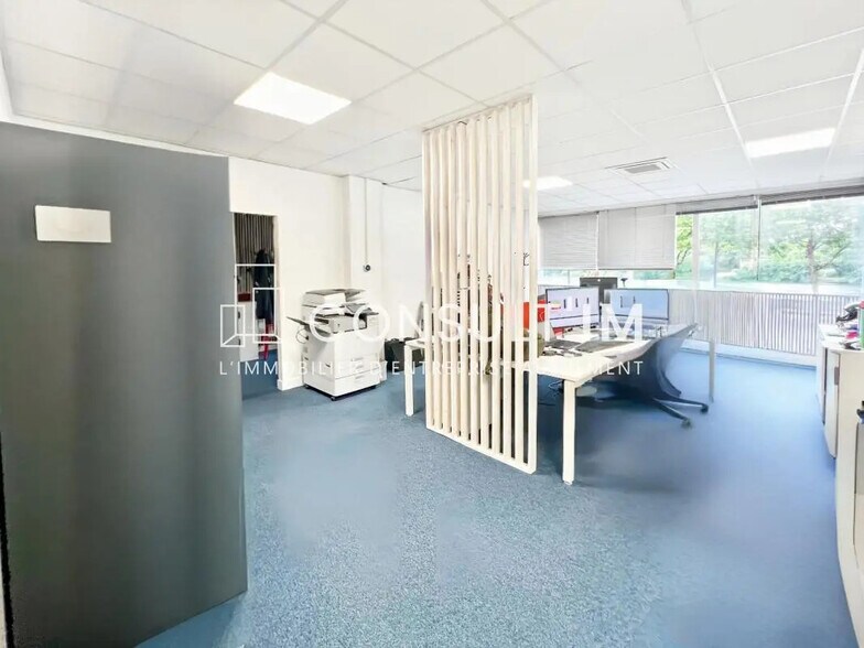 Bureau dans Suresnes à louer - Photo de l’immeuble – Image 2 sur 8