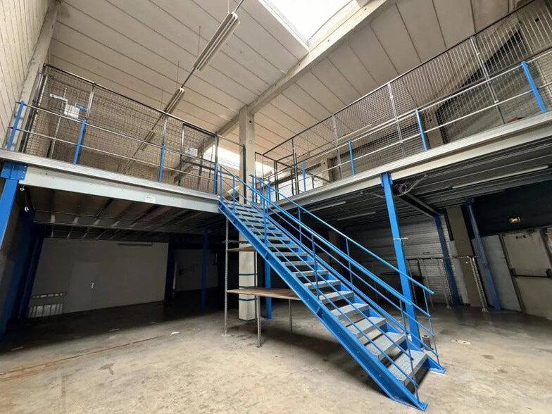 Local d’activités dans Émerainville à louer - Photo intérieure – Image 2 sur 15