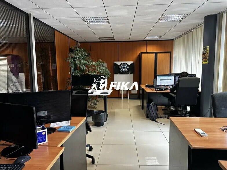 Bureau dans Saint-Jean à louer - Photo de l’immeuble – Image 2 sur 13