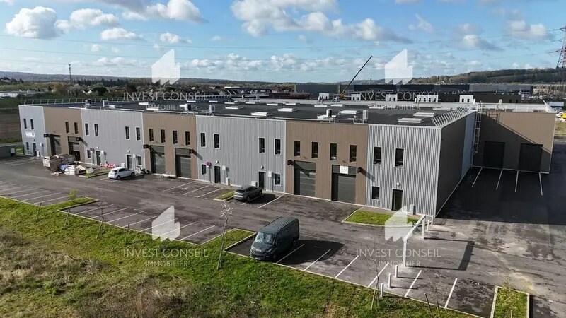 Local d’activités dans Persan à louer - Photo de l’immeuble – Image 1 sur 8