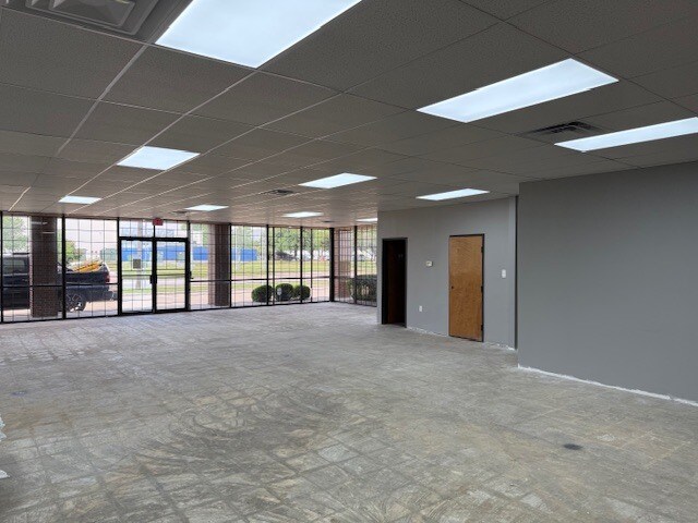 2406 S Jupiter Rd, Garland, TX à louer - Photo intérieure – Image 2 sur 5