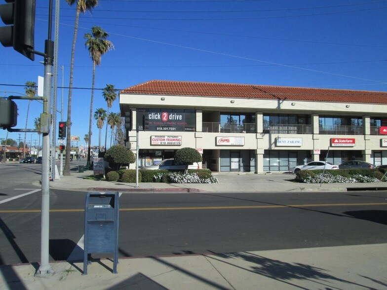 22156 Sherman Way, Canoga Park, CA à louer - Photo de l’immeuble – Image 3 sur 13