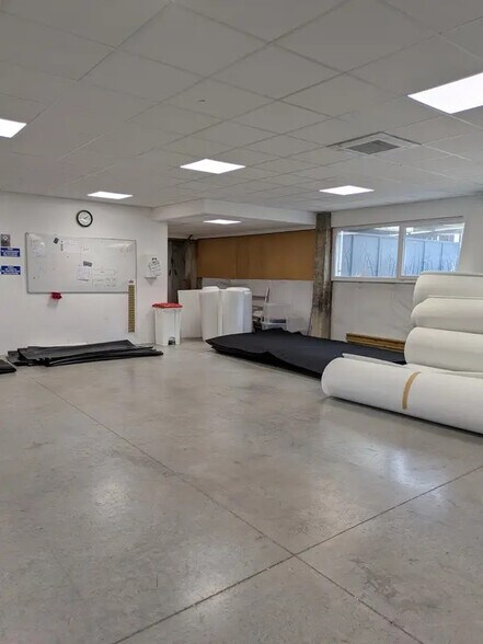 Bureau dans Lumbin à vendre - Photo de l’immeuble – Image 2 sur 9