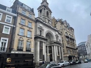 7 Curzon St, Londres à louer Photo de l’immeuble– Image 1 sur 10