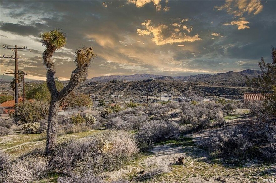 7587 Rockaway Ave, Yucca Valley, CA à vendre - Photo principale – Image 1 sur 5