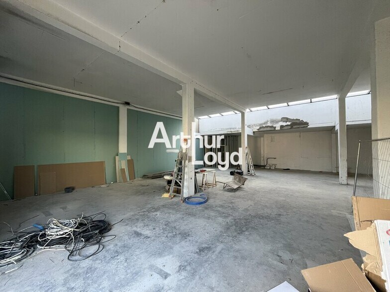 Local d'activités dans Fréjus à vendre - Photo de l’immeuble – Image 3 sur 4