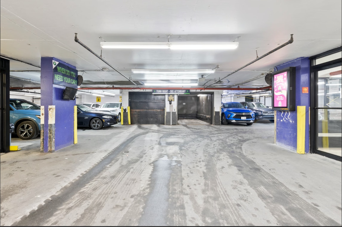 225 Rector Pl, New York, NY 10280 - Lot Garage -  - Photo intérieure - Image 1 of 1