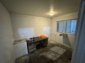 1675 E Mauretania St, Wilmington, CA à louer Photo intérieure– Image 2 sur 5