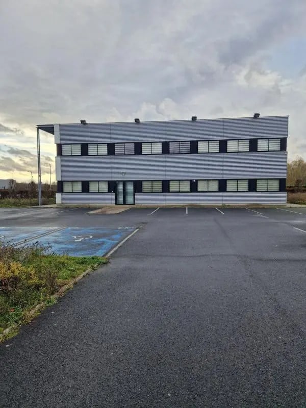 Plus de détails pour Rue Des Prunelliers, Creil - Bureau à louer