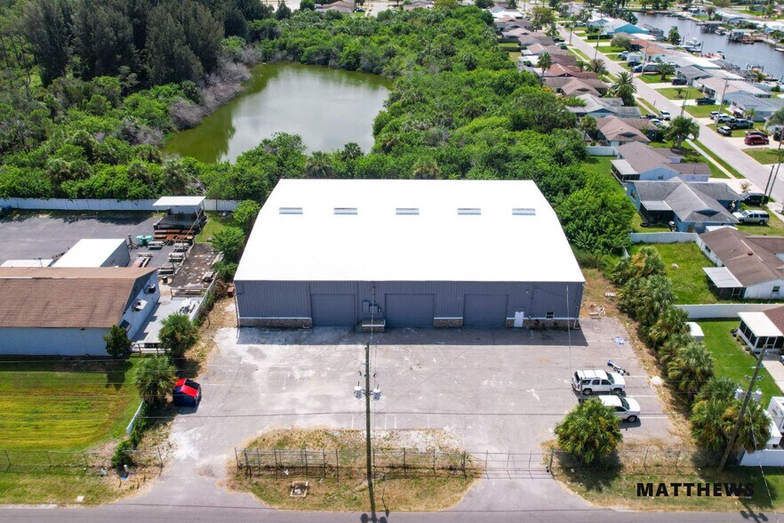 6740 Tower Dr, Hudson, FL à vendre - Photo de l’immeuble – Image 2 sur 4