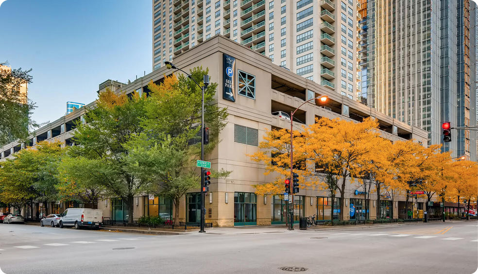 1 W Superior St, Chicago, IL à louer - Photo de l’immeuble – Image 1 sur 2