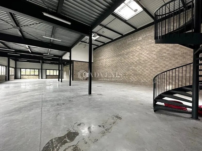 Local d’activités dans Buchelay à louer - Photo intérieure – Image 2 sur 8