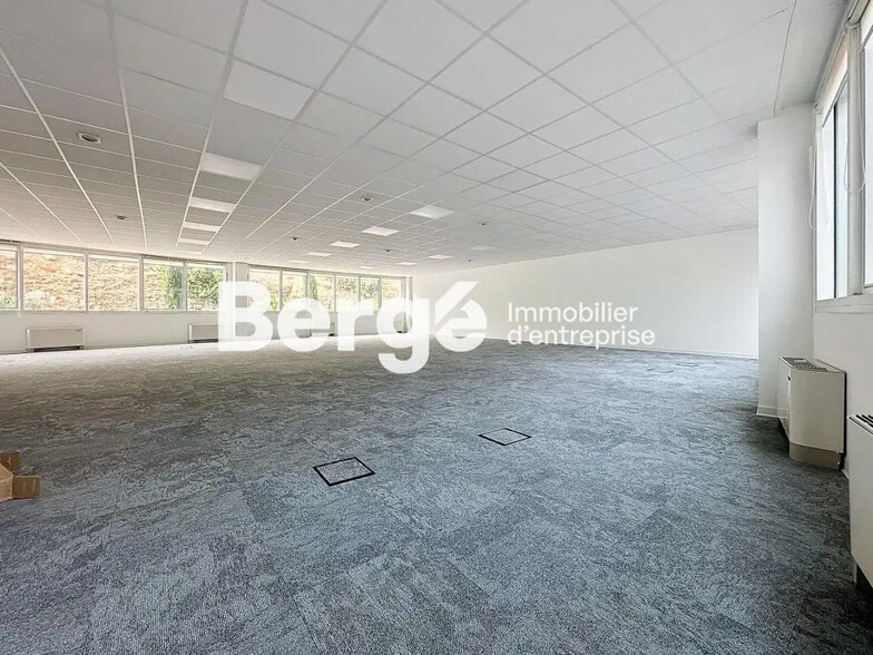 Bureau dans SOPHIA ANTIPOLIS à louer - Photo de l’immeuble – Image 1 sur 6