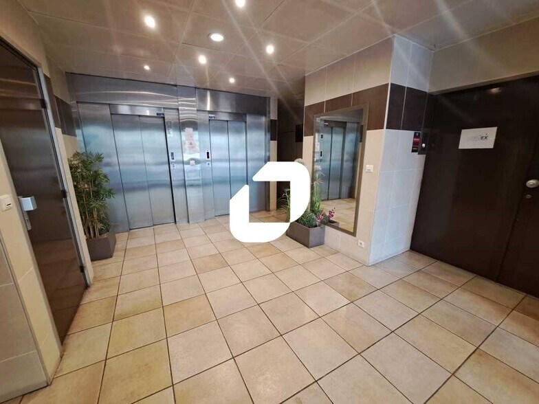 Bureau dans Montreuil à louer - Hall d’entrée – Image 3 sur 8