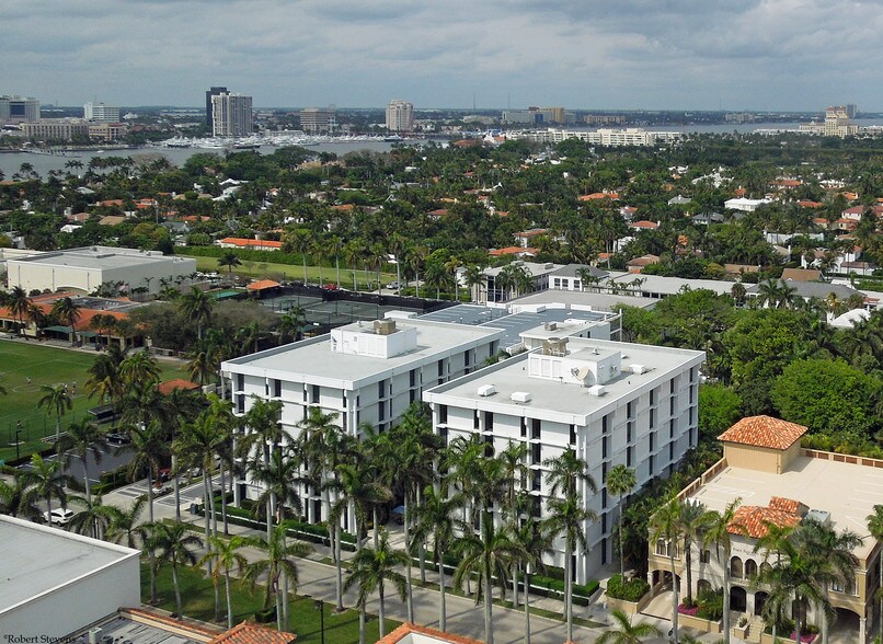 251 Royal Palm Way, Palm Beach, FL à louer - Photo de l’immeuble – Image 3 sur 11