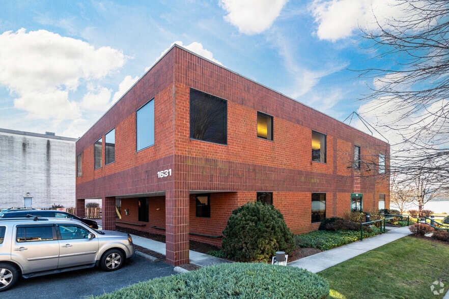 1631 N Front St, Harrisburg, PA à louer - Photo principale – Image 1 sur 11