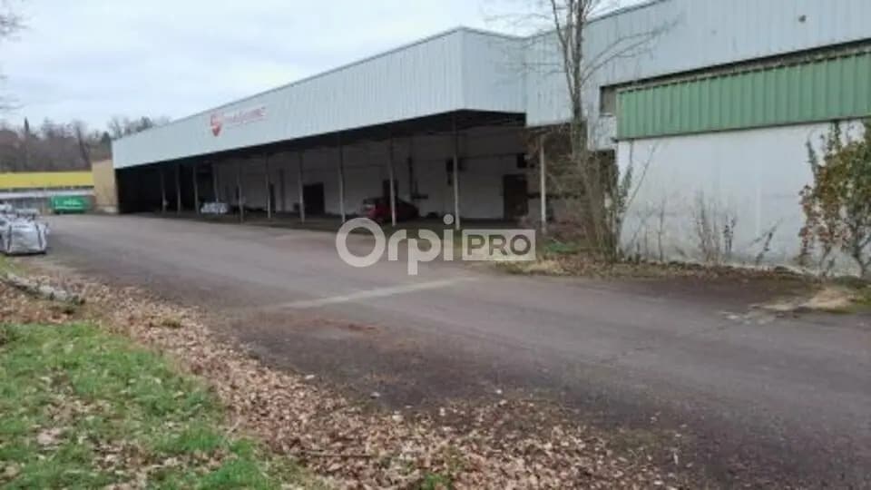 Industriel/Logistique dans Lavault-Sainte-Anne à louer Photo de l’immeuble– Image 1 sur 7