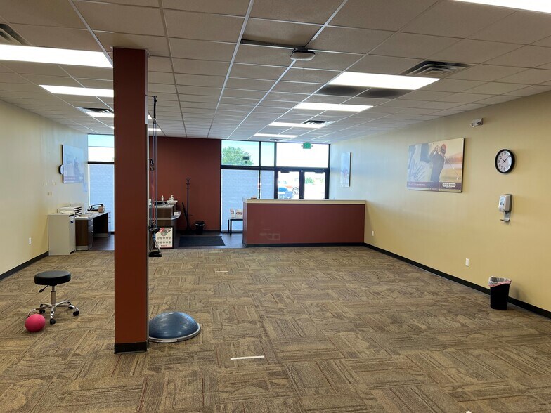 460 N Redwood Rd, North Salt Lake, UT à louer - Photo de l’immeuble – Image 3 sur 5