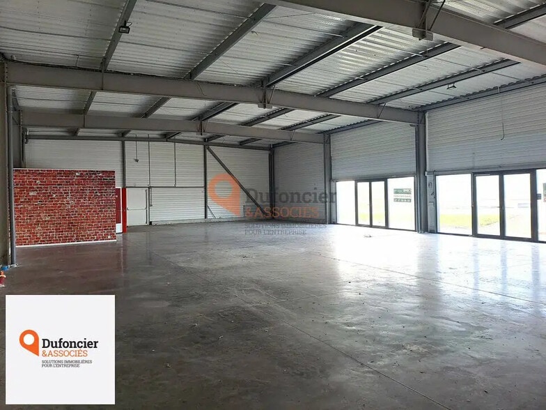 Local commercial dans Poitiers à louer - Photo de l’immeuble – Image 3 sur 7