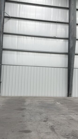 103 Industrial Park Blvd, Hitchcock, TX à louer - Vidéo sur l’annonce professionnelle – Image 1 sur 9