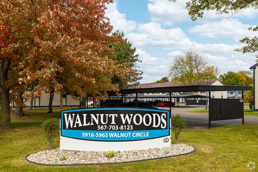 5943 Walnut Cir E18, Toledo, OH à vendre - Photo de l’immeuble – Image 2 sur 34