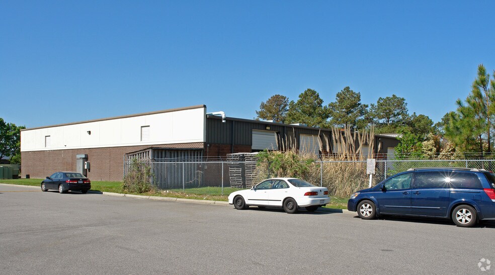 525 Central Dr, Virginia Beach, VA à vendre - Photo de l’immeuble – Image 3 sur 7