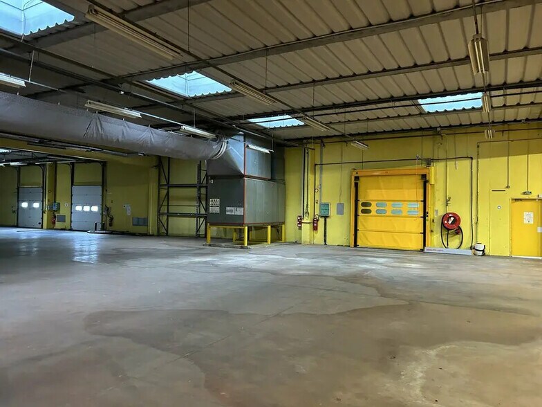 Industriel/Logistique dans Aubagne à louer - Photo de l’immeuble – Image 2 sur 5