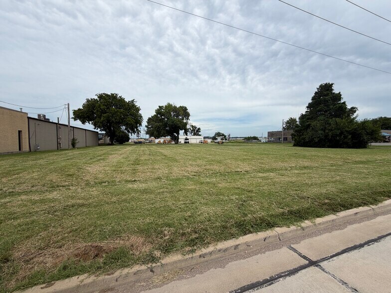 520 S Highway Dr, Fenton, MO à vendre - Photo de l’immeuble – Image 2 sur 5
