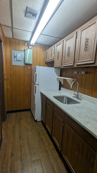 2940 S WW White Rd, San Antonio, TX à louer - Photo de l’immeuble – Image 3 sur 10