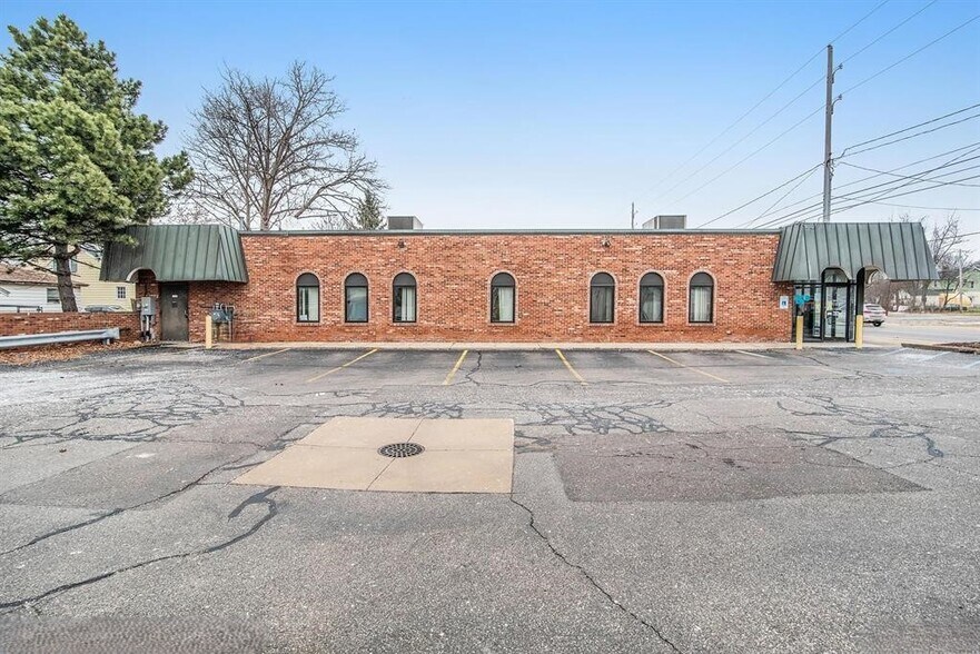 2830 Corunna Rd, Flint, MI à louer - Photo de l’immeuble – Image 2 sur 23