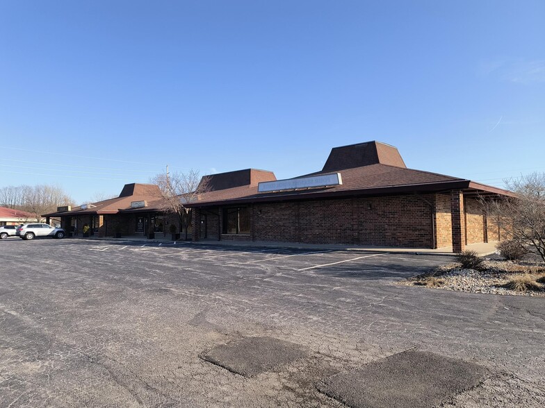 8111 E 109th Ave, Crown Point, IN à louer - Photo de l’immeuble – Image 1 sur 9