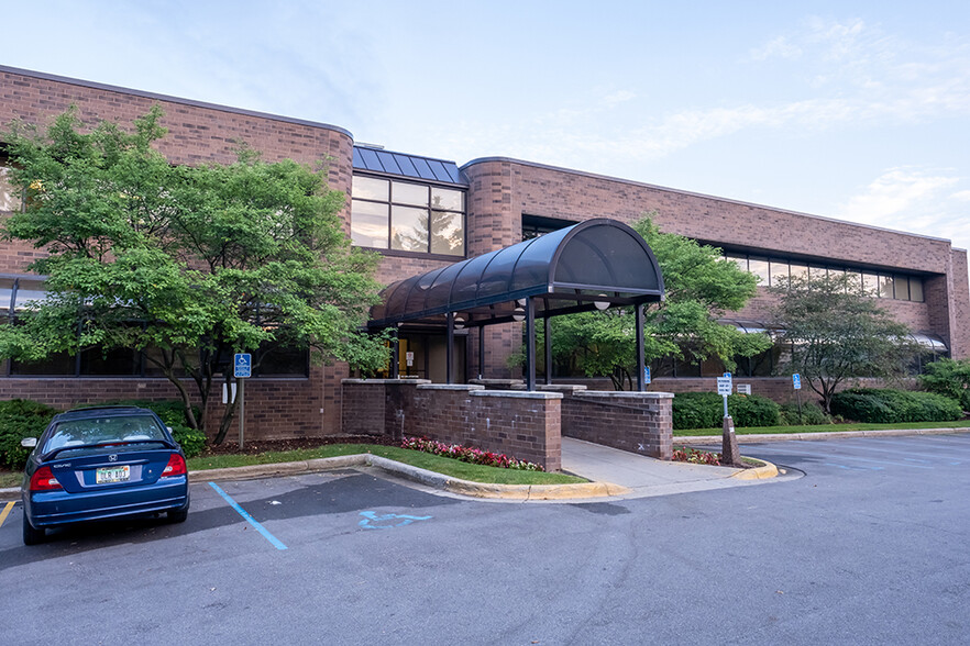 750 E Beltline Ave NE, Grand Rapids, MI à louer - Photo de l’immeuble – Image 2 sur 5