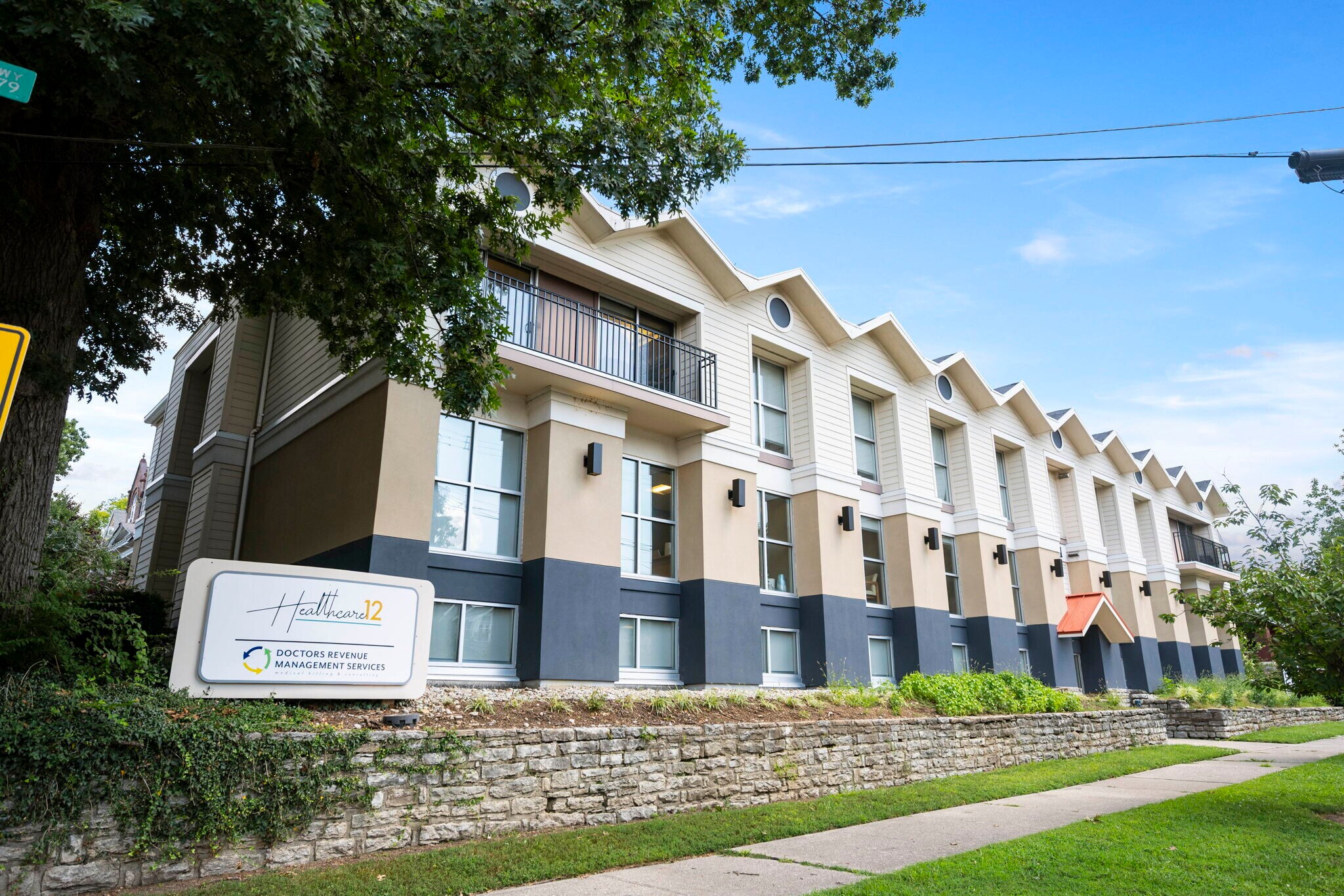 2181 Victory Pky, Cincinnati, OH à vendre Photo principale– Image 1 sur 8