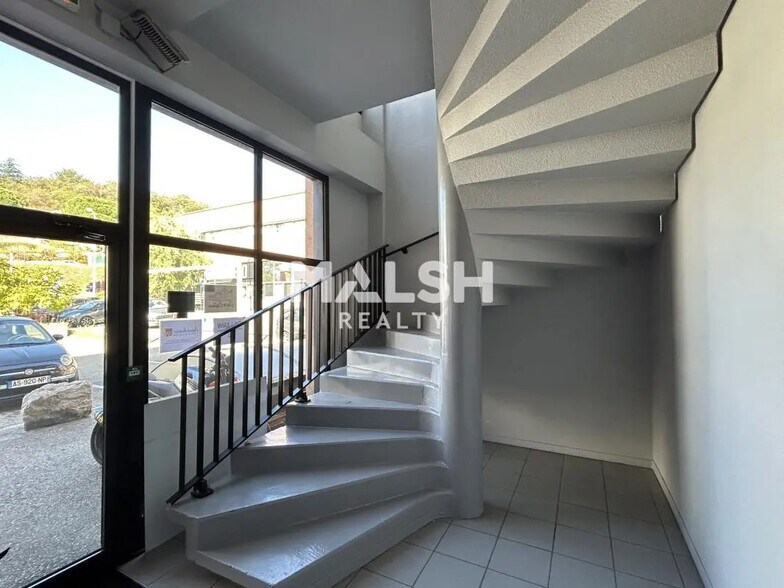 Bureau dans Brignais à vendre - Photo de l’immeuble – Image 2 sur 9