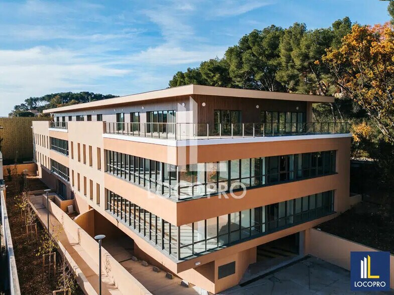 Bureau dans Aix-en-Provence à louer - Photo de l’immeuble – Image 2 sur 16