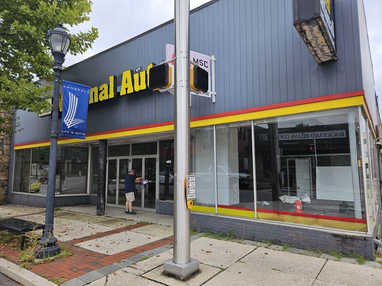 401 W Main St, Lansdale, PA à vendre - Photo de l’immeuble – Image 2 sur 9