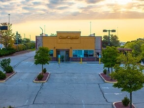 2423 N Kossow Rd, Waukesha, WI à vendre Photo de l’immeuble– Image 1 sur 31