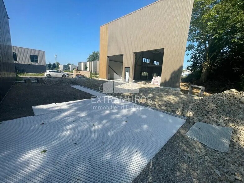 Local d’activités dans Brindas à louer - Photo de l’immeuble – Image 3 sur 10