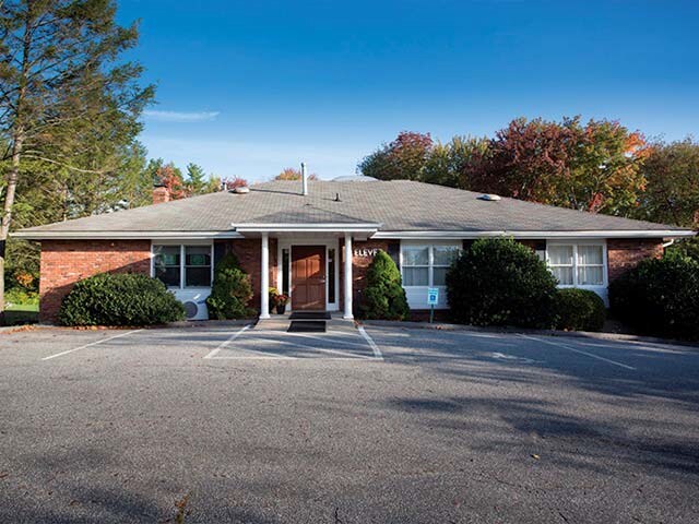 11 Church Hill Rd, Newtown, CT à vendre - Photo de l’immeuble – Image 2 sur 15