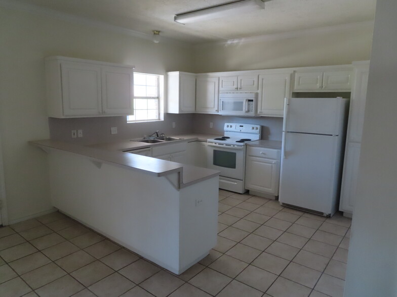 2455 Montgomery Rd, Huntsville, TX à vendre - Photo de l’immeuble – Image 3 sur 10