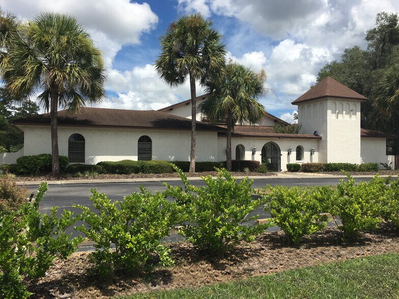 5431 E Silver Springs Blvd, Silver Springs, FL à louer - Photo principale – Image 1 sur 76
