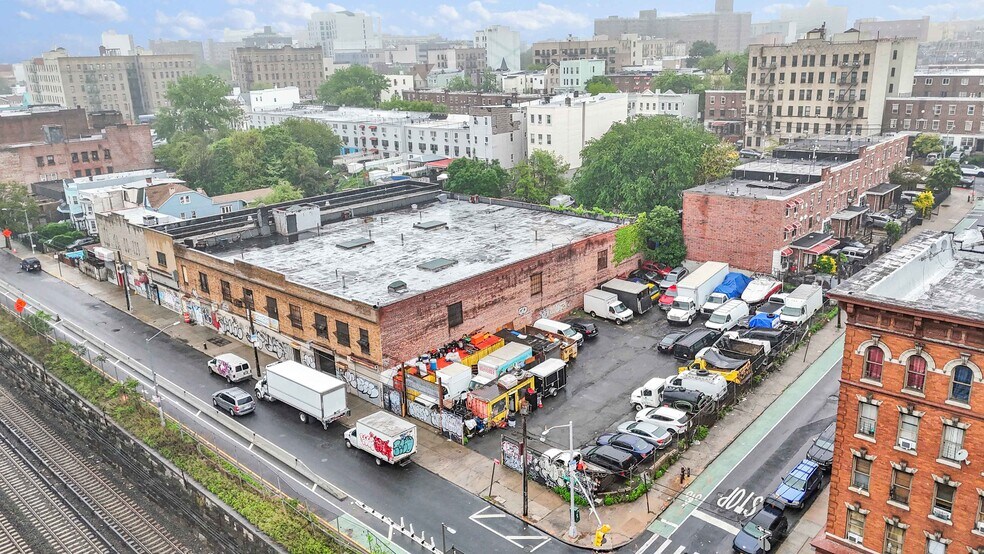 Park Avenue Industrial Package portefeuille de 2 biens à vendre sur LoopNet.fr - Photo de l’immeuble – Image 1 sur 63