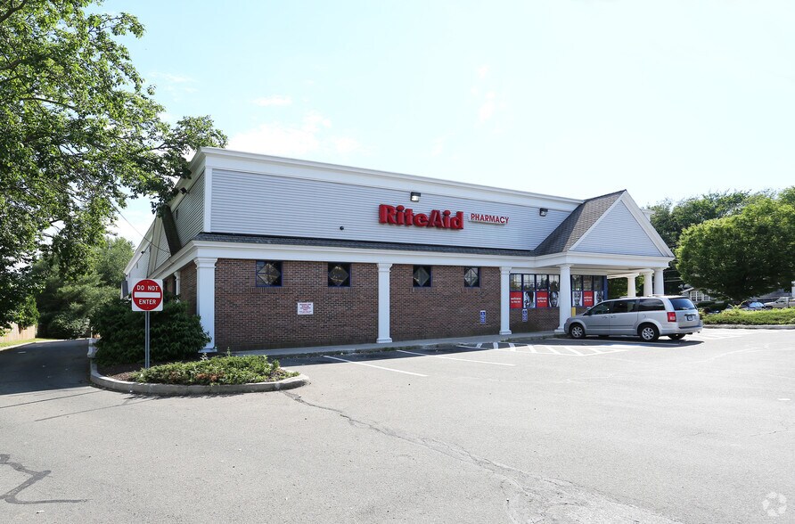 588 Main St, East Haven, CT à vendre - Photo de l’immeuble – Image 3 sur 3